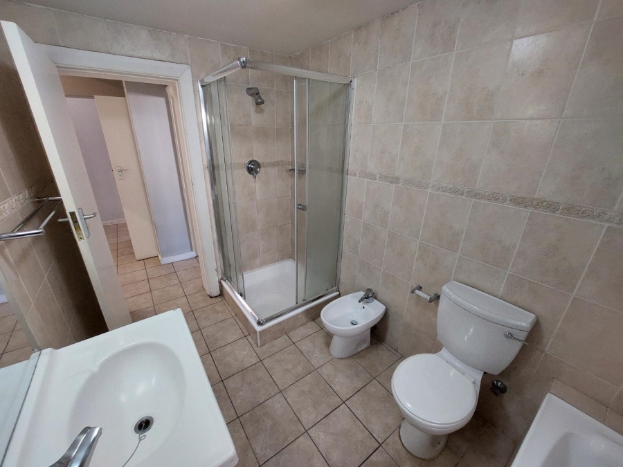 To Let 4 Bedroom Property for Rent in Claremont Western Cape